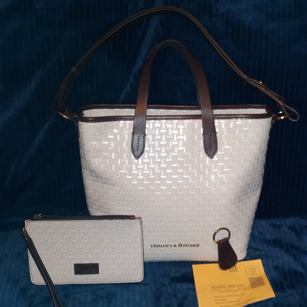 Dooney & Bourke Purse Bag Tote Wristlet Keychain